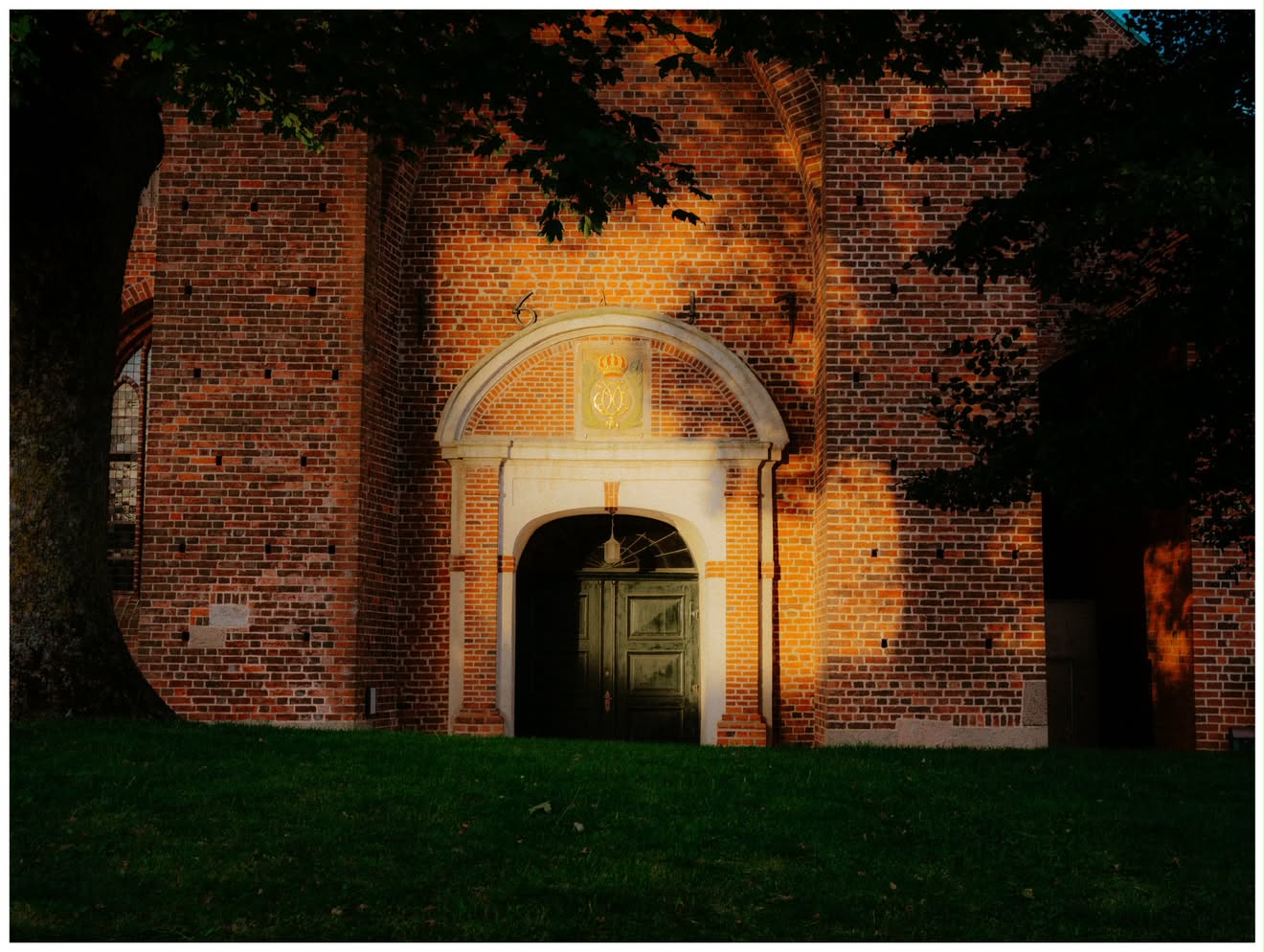 BRICK DOOR